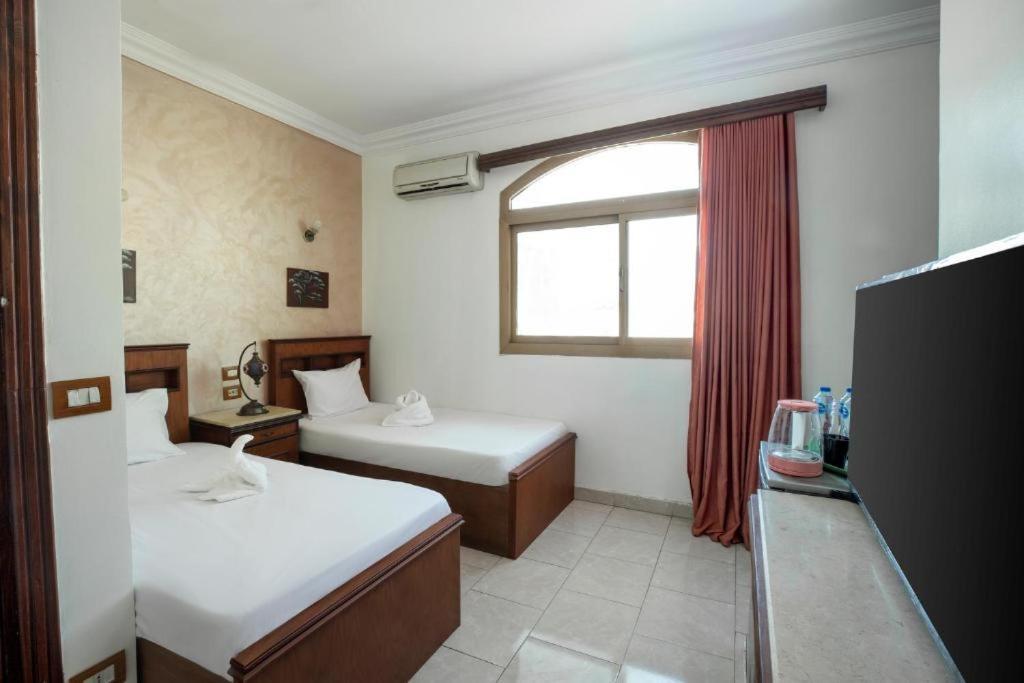 Hotel Pyramids Lights 3*